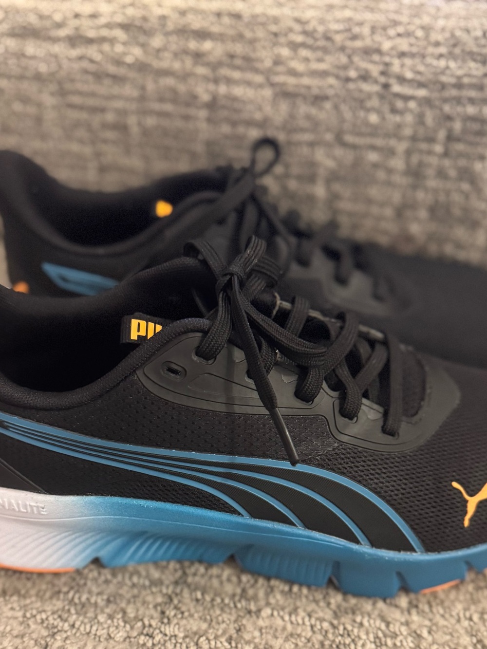 NWOT - Puma Men’s Speedcat at 2.0 Black Athletic Sneakers with Blue Accents